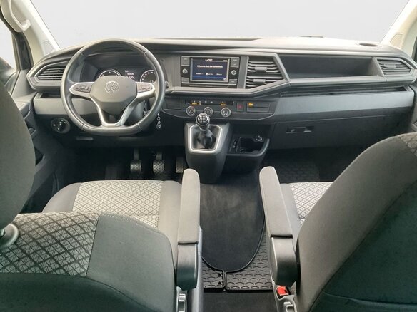 2022 Volkswagen Multivan T6 Рестайлинг, синий, 5350000 рублей - вид 9