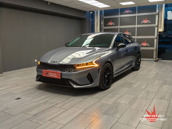 2022 Kia K5 III, серый