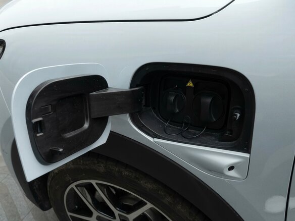 2026 Leapmotor A10 53 kWh, серебристый, 2432000 рублей - вид 7