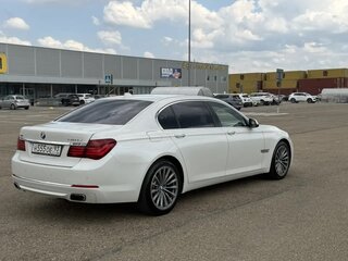 2013 BMW 7 серии Long 740Li xDrive V (F01/F02/F04) Рестайлинг, белый, 2300000 рублей, вид 4