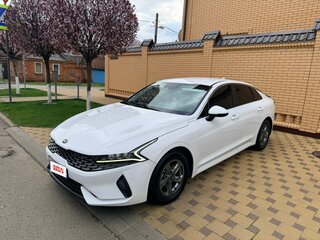 2021 Kia K5 III, белый, 2100000 рублей, вид 2