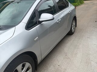 2013 Opel Astra J Рестайлинг, серебристый, 650000 рублей, вид 5
