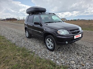2016 Chevrolet Niva I Рестайлинг, коричневый, 850000 рублей, вид 3