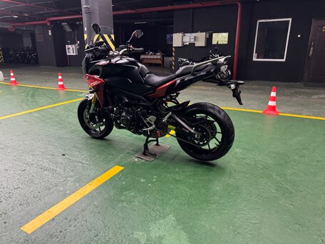 2020 Yamaha MT-09 Tracer (FJ-09), красный, 1100000 рублей, вид 5
