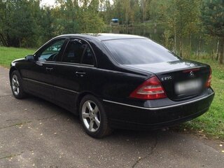 2005 Mercedes-Benz C-Класс 230 II (W203) Рестайлинг, чёрный, 880000 рублей, вид 4