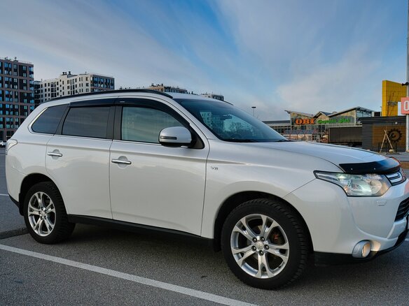 2014 Mitsubishi Outlander III, белый, 1680000 рублей - вид 8