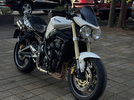 2008 Triumph Street Triple, белый, 400000 рублей, вид 1