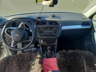 2021 Volkswagen Tiguan II Рестайлинг, серебристый, 3750000 рублей, вид 3