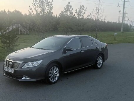 2014 Toyota Camry VII (XV50), серый, 1550000 рублей, вид 3