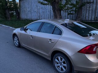 2011 Volvo S60 II, золотистый, 900000 рублей, вид 4