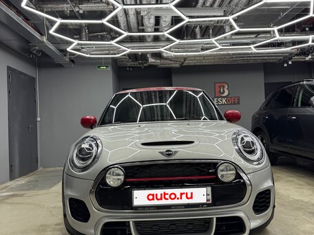 2019 Mini Hatch JCW III (F55/F56) Рестайлинг, серебристый, 2790000 рублей, вид 3