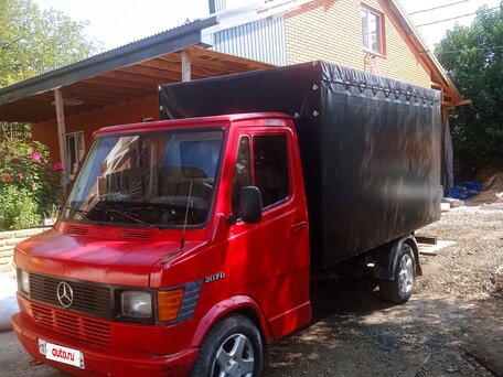 1985 Mercedes-Benz T1, красный, 450000 рублей, вид 1