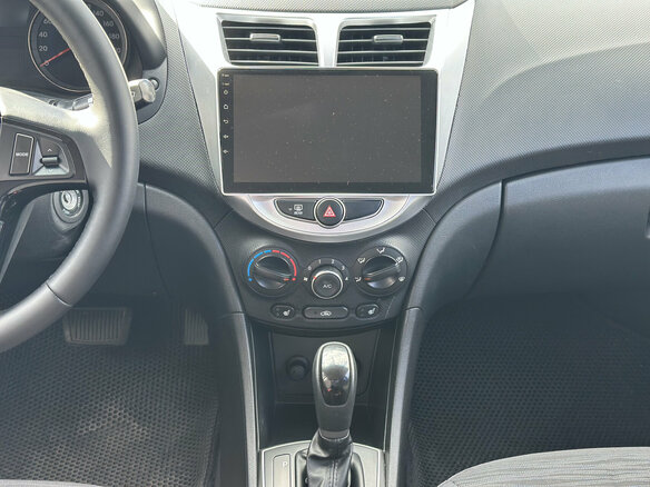 2014 Hyundai Solaris I Рестайлинг, серебристый, 995000 рублей - вид 14