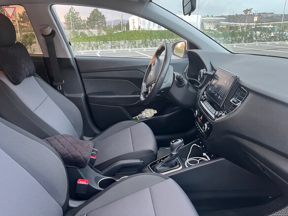 2022 Hyundai Accent V Рестайлинг, серебристый, 1900000 рублей - вид 5
