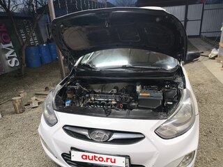 2011 Hyundai Solaris I, белый, 560000 рублей, вид 2