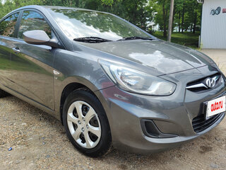 2013 Hyundai Solaris I, чёрный, 690000 рублей, вид 3