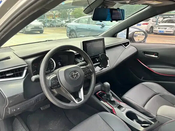 2022 Toyota Corolla Sporty XII (E210) Рестайлинг, серебристый - вид 8