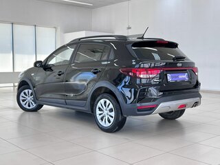 2021 Kia Rio X IV Рестайлинг, чёрный, 1500000 рублей, вид 5