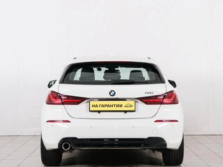2021 BMW 1 серии 118i III (F40), белый, 1579000 рублей, вид 5