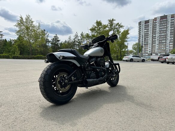 2020 Harley-Davidson Fat Bob, серебристый, 2180000 рублей - вид 16