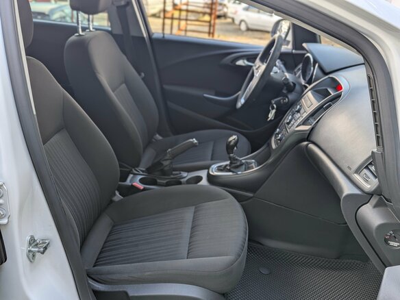 2011 Opel Astra J, белый - вид 16