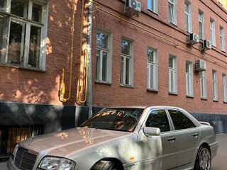 1998 Mercedes-Benz C-Класс 280 I (W202) Рестайлинг, серебристый, 1200000 рублей, вид 4