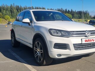 2014 Volkswagen Touareg II, белый, 2350000 рублей, вид 2