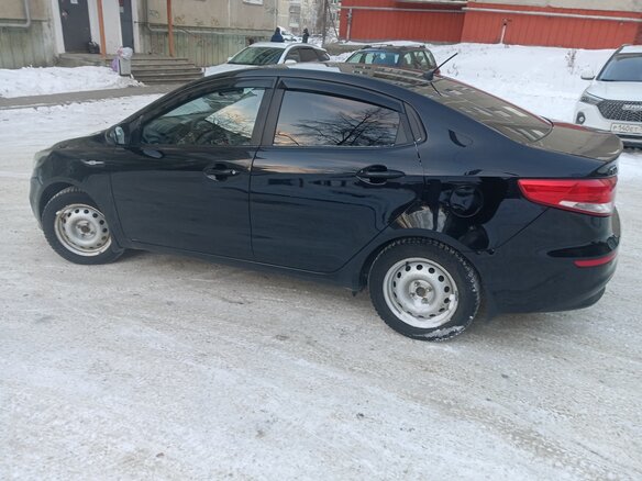 2016 Kia Rio III Рестайлинг, чёрный, 700000 рублей - вид 4
