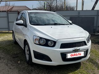 2015 Chevrolet Aveo II, белый, 730000 рублей, вид 2
