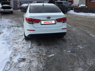 2015 Kia Rio III Рестайлинг, белый, 530000 рублей, вид 2