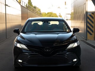 2018 Toyota Camry VIII (XV70), чёрный, 2600000 рублей, вид 1