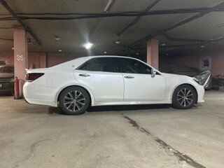 2017 Toyota Crown XIV (S210) Рестайлинг, белый, 3000000 рублей, вид 4