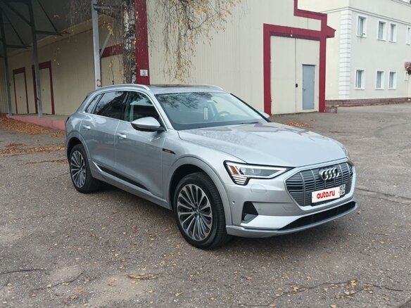2019 Audi e-tron 50 I, серый, 3600000 рублей - вид 1