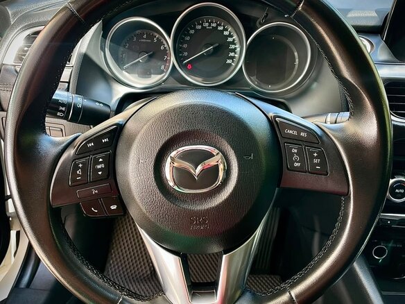 2015 Mazda 6 III (GJ) Рестайлинг, белый, 1400000 рублей - вид 13