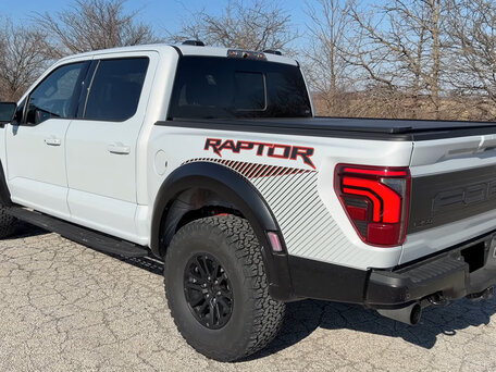 2025 Ford F-150 Raptor XIV Рестайлинг, белый, 10590222 рублей, вид 4