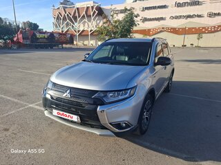 2016 Mitsubishi Outlander III Рестайлинг 2, серый, 2800000 рублей, вид 3