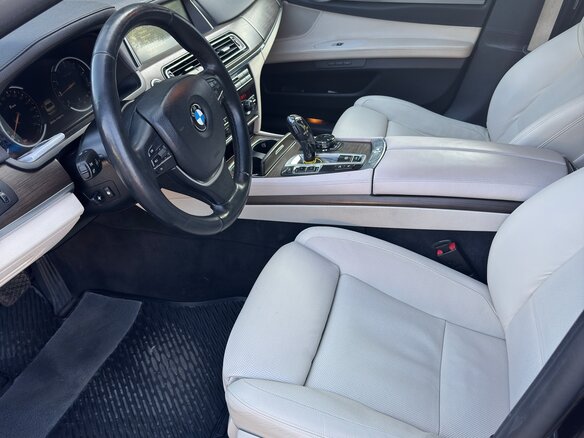 2013 BMW 7 серии Long 740Li xDrive V (F01/F02/F04) Рестайлинг, чёрный, 1900000 рублей - вид 2