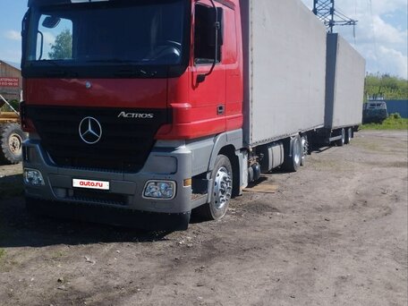2004 Mercedes-Benz Actros, красный, 2990000 рублей, вид 2