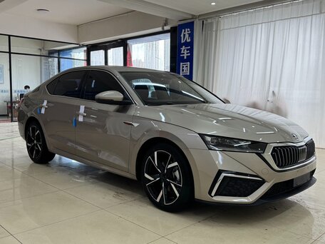 2022 Skoda Octavia IV (A8), бежевый, вид 3