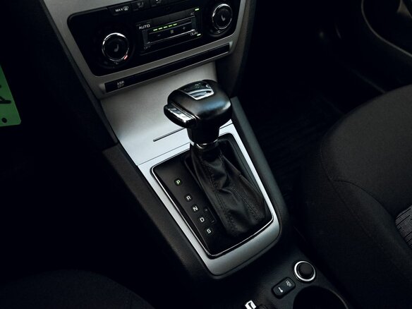 2012 Skoda Octavia II (A5) Рестайлинг, серый, 859000 рублей - вид 9