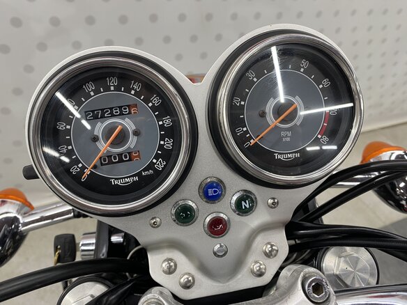 2007 Triumph Bonneville T100, чёрный, 549000 рублей - вид 13