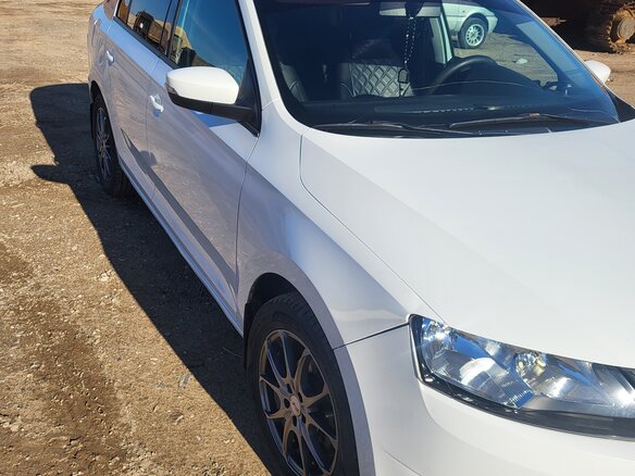 2018 Skoda Rapid I Рестайлинг, белый, 760000 рублей
