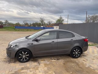 2013 Kia Rio III, серый, 650000 рублей, вид 4
