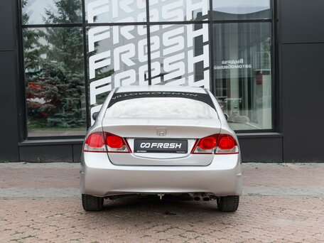2010 Honda Civic VIII Рестайлинг, серебристый, 520000 рублей, вид 4