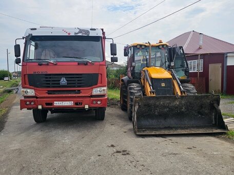 2007 Sinotruk Howo ZZ3327, красный, 1000000 рублей, вид 1