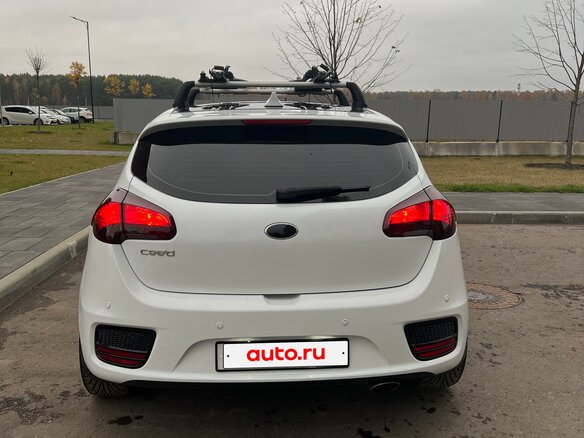 2017 Kia Ceed II Рестайлинг, белый - вид 4