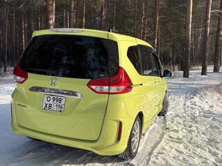 2017 Honda Freed II, жёлтый, 1550000 рублей, вид 5