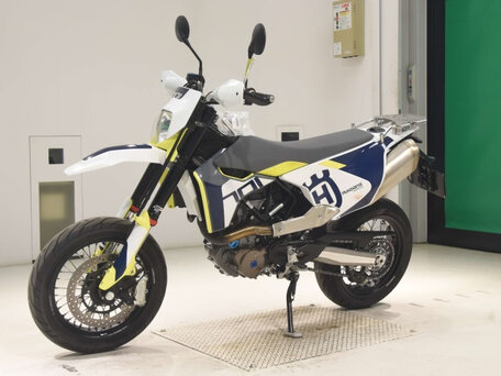 2021 Husqvarna 701 Supermoto, серый, 990000 рублей, вид 4