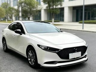 2022 Mazda 3 Axela IV (BP), белый, 1560000 рублей, вид 3