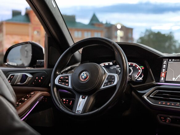 2019 BMW X5 M50d IV (G05/G18), чёрный, 5500000 рублей - вид 30